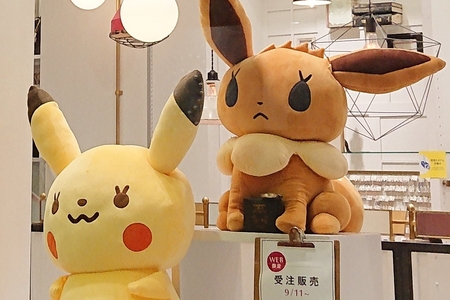 B ポケモン Its Demo イッツデモ ピカチュウとイーブイの特大サイズぬいぐるみが ポケモンの懐中時計も Jocee B ポケモン Its Demo イッツデモ ピカチュウとイーブイの特大サイズぬいぐるみが ポケモンの懐中時計も Jocee